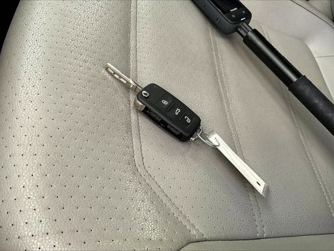 Used 2018 Volkswagen Passat 2.0T S image 11