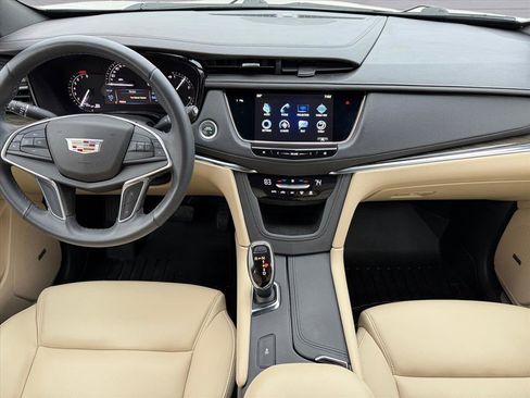 Used 2017 Cadillac XT5 FWD image 13