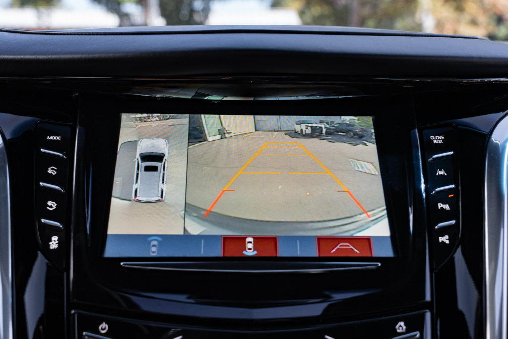 Used 2018 Cadillac Escalade Platinum AWD/4WD image 19