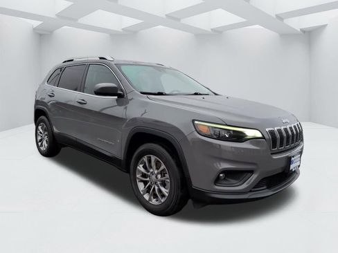Used 2021 Jeep Cherokee Latitude Plus image 3