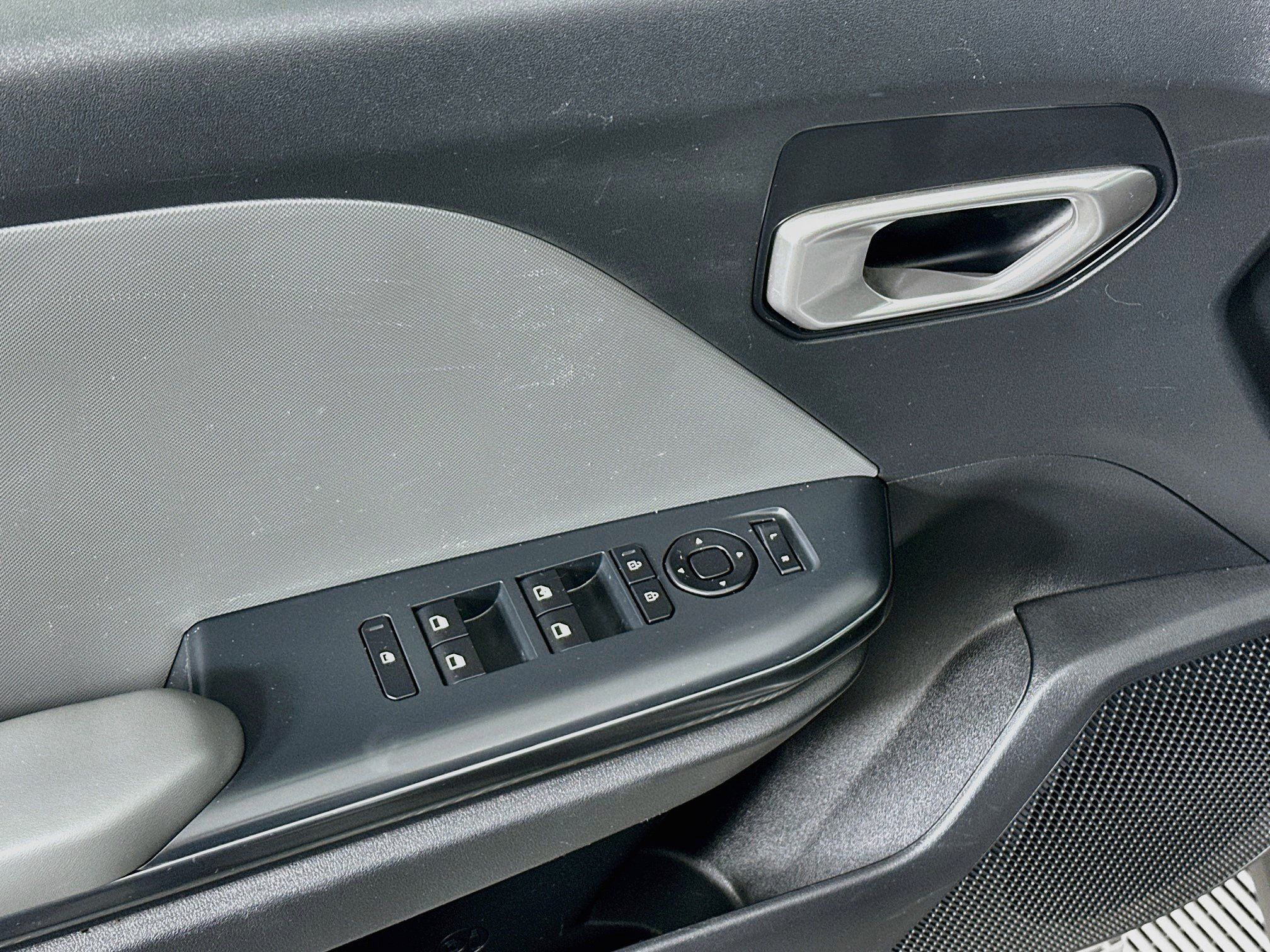 Used 2025 Kia K4 FWD image 15