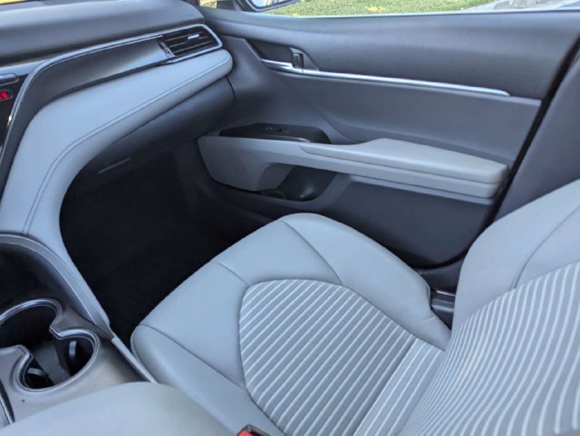 Used 2022 Toyota Camry SE FWD image 16