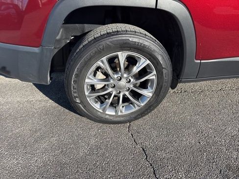 Used 2021 Jeep Cherokee Latitude Plus image 10