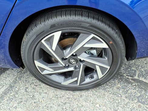Used 2025 Hyundai Elantra Limited w/ Cargo Package image 6