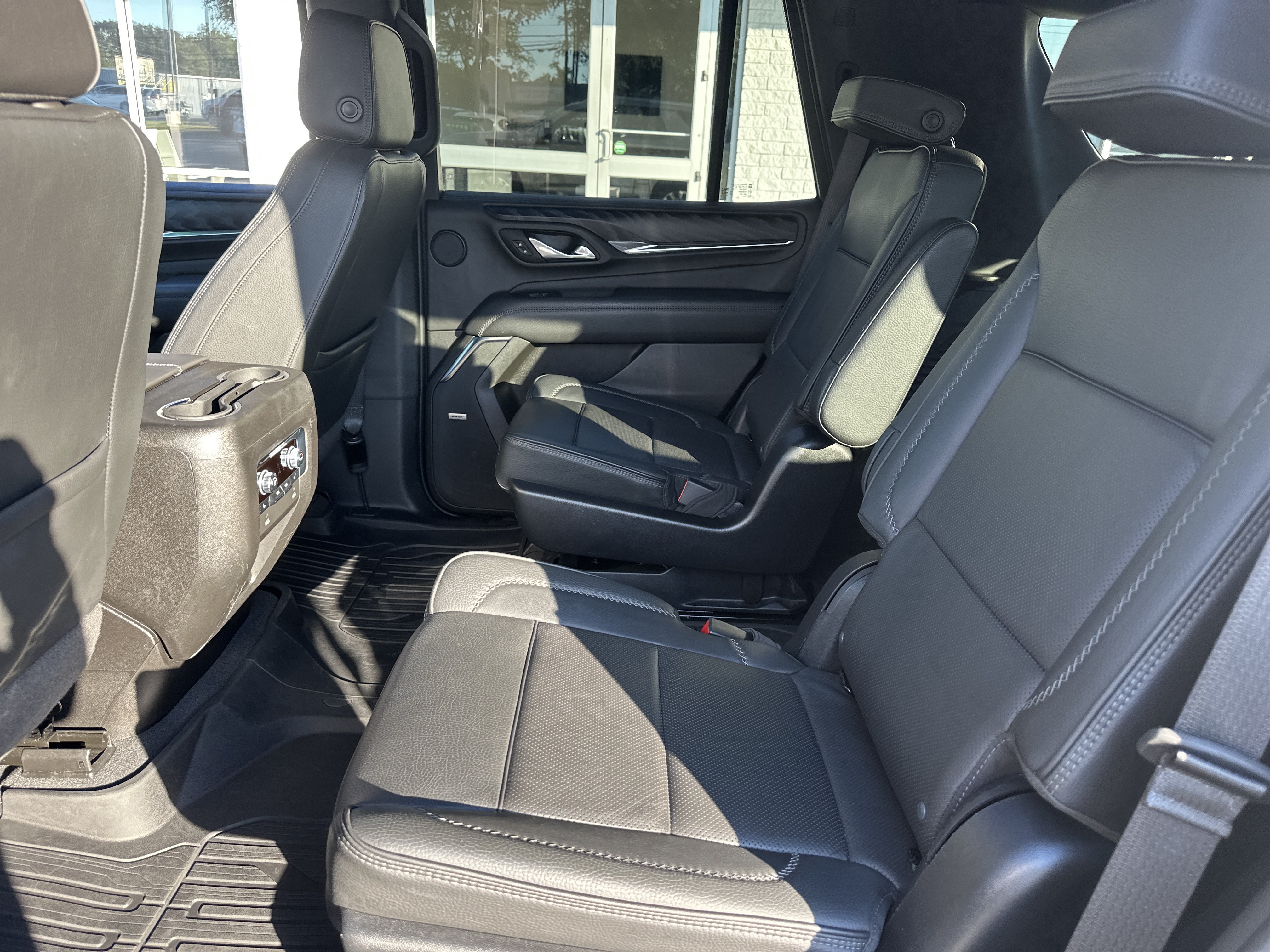 Used 2023 GMC Yukon Denali AWD/4WD image 12