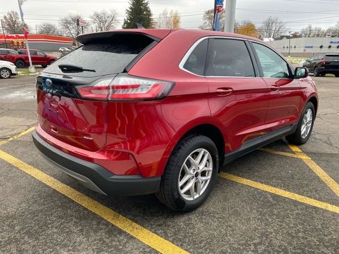 Used 2024 Ford Edge SEL w/ Convenience Package image 5