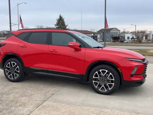 Used 2023 Chevrolet Blazer RS w/ Enhanced Convenience Package image 2
