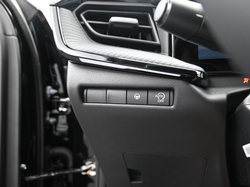 New 2025 Nissan Kicks SR image 12