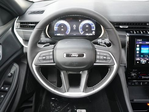 New 2025 Jeep Grand Cherokee 4WD image 9