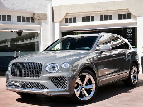 Used 2025 Bentley Bentayga AWD/4WD image 11