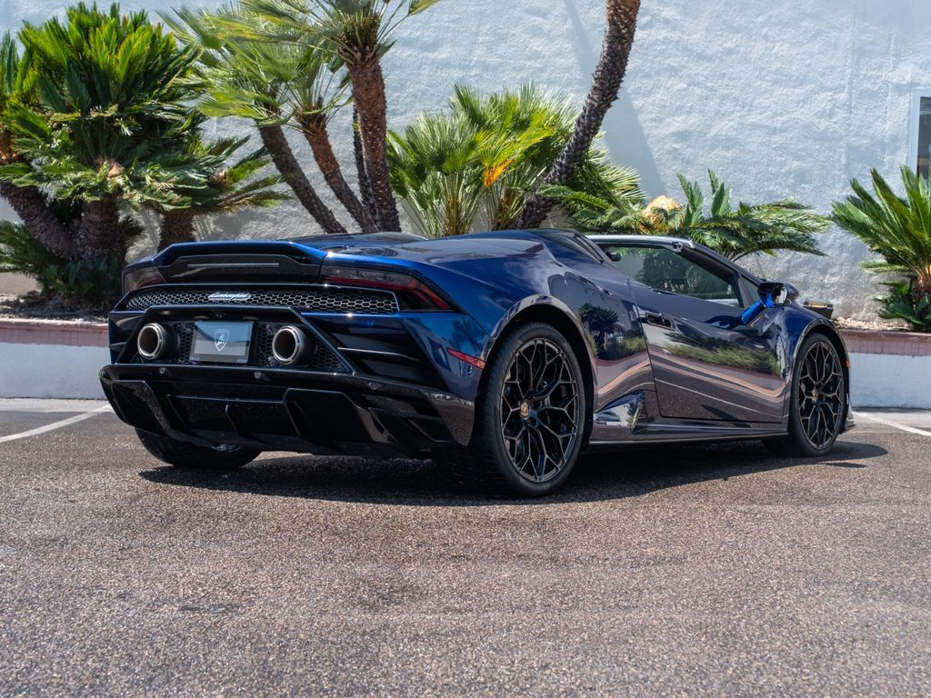 Used 2023 Lamborghini Huracan EVO RWD image 3