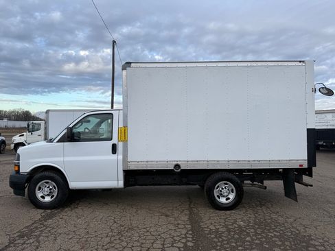 Used 2018 Chevrolet Express 3500 image 4
