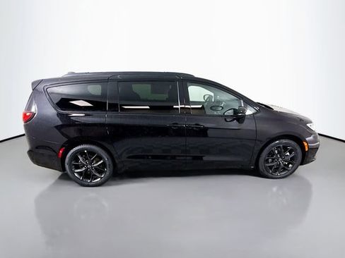 New 2026 Chrysler Pacifica Select w/ S Appearance Package image 8