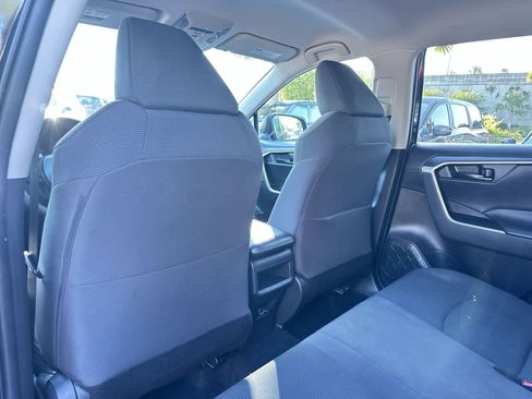Used 2021 Toyota RAV4 LE AWD/4WD image 14