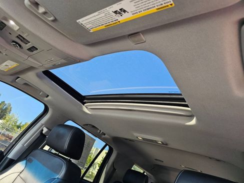 Used 2018 GMC Yukon SLT AWD/4WD image 11