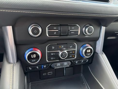Used 2024 GMC Yukon SLT w/ SLT Luxury Package AWD/4WD image 30