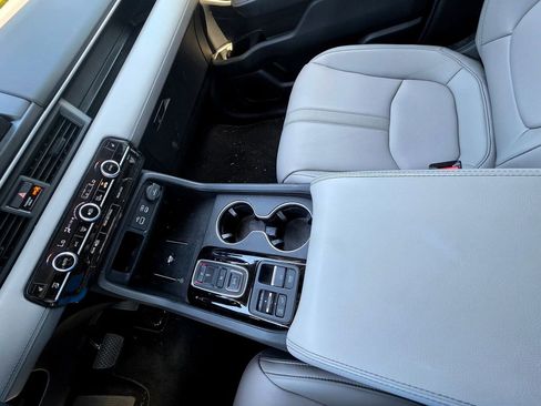 Used 2025 Honda Pilot Touring image 31