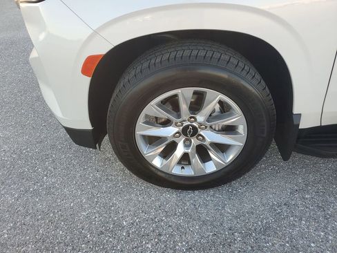 Used 2021 Chevrolet Tahoe Premier w/ Premium Package image 17