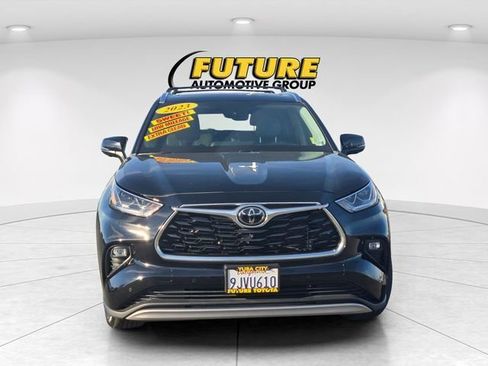 Used 2023 Toyota Highlander Platinum image 2