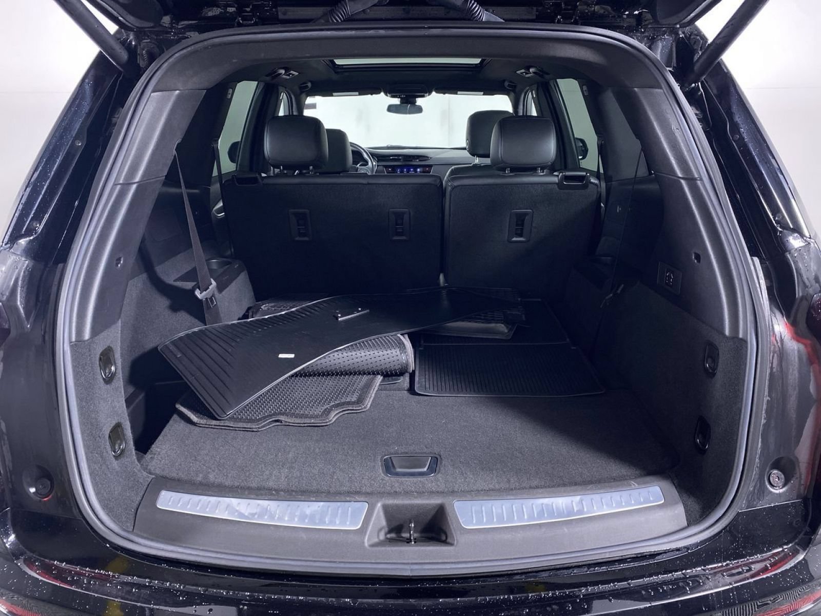 Certified 2024 Cadillac XT6 Luxury w/ LPO, Floor Liner Package AWD/4WD image 15