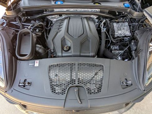 Used 2025 Porsche Macan Turbo image 28