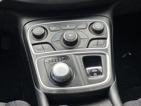 Used 2016 Chrysler 200 Limited w/ Anniversary Edition image 17