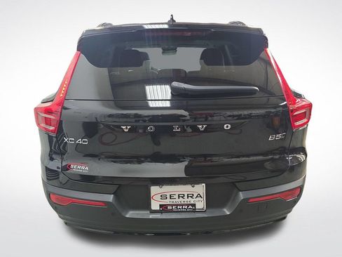 Used 2023 Volvo XC40 B5 Ultimate w/ Protection Package Premier AWD/4WD image 5