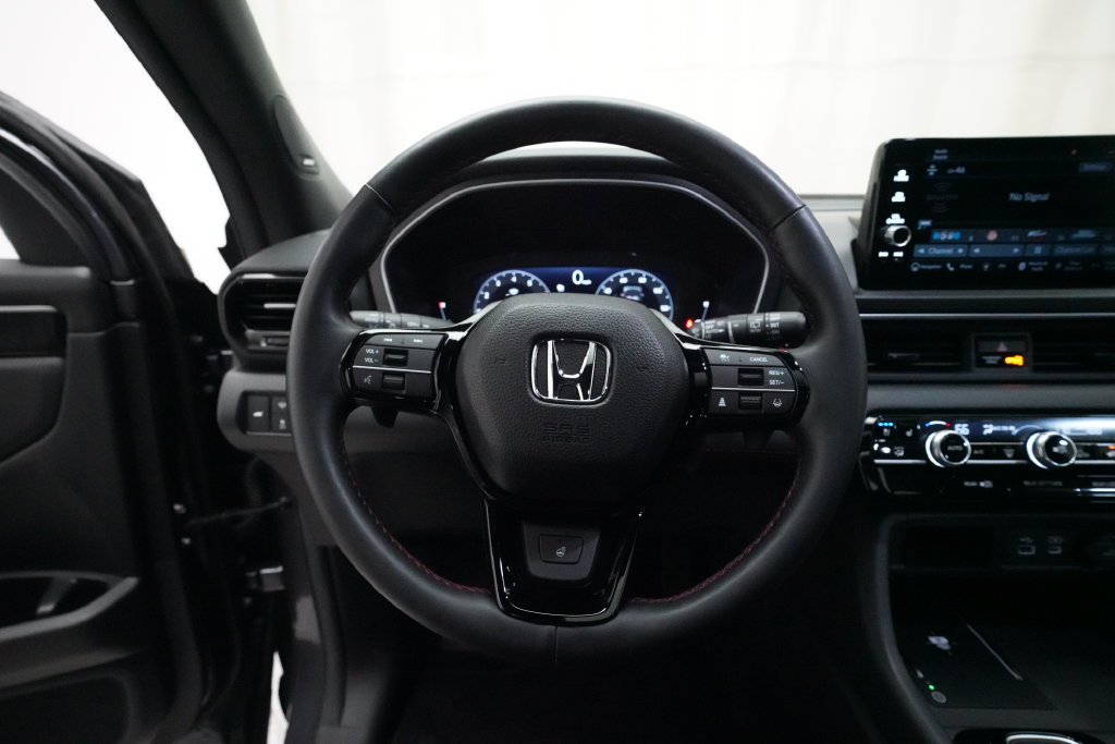 Used 2025 Honda Pilot Black Edition image 4