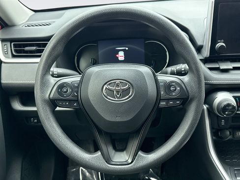 Used 2025 Toyota RAV4 XLE AWD/4WD image 12