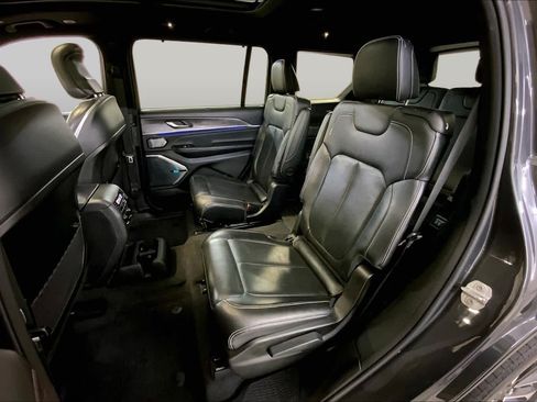 Used 2022 Jeep Grand Cherokee L Overland w/ Luxury Tech Group IV AWD/4WD image 20