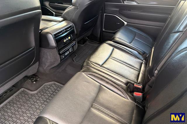 Used 2024 Jeep Wagoneer Series II w/ Flexible Seating Group RWD image 14