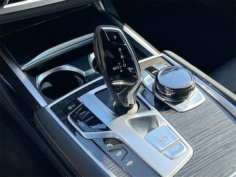 Used 2019 BMW 750i w/ Executive Package image 18