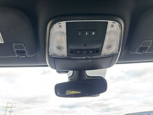 Used 2022 Jeep Grand Cherokee Limited w/ Technology Group image 16