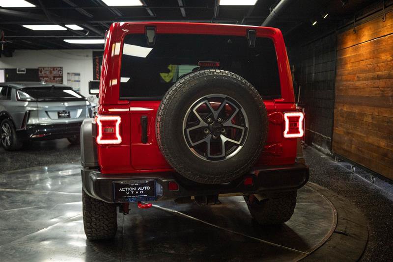 Used 2025 Jeep Wrangler Unlimited Rubicon AWD/4WD image 6