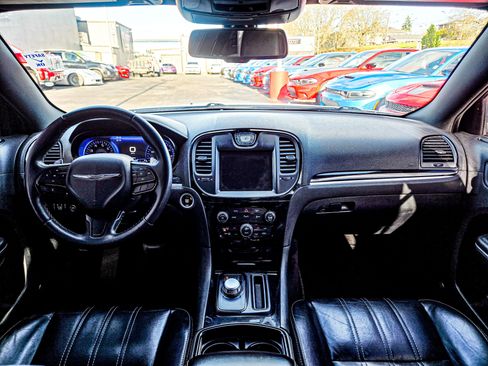 Used 2019 Chrysler 300 S image 17