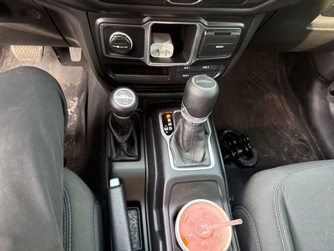 Used 2021 Jeep Gladiator Sport image 31