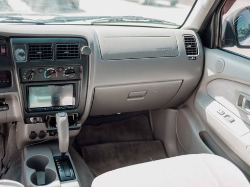 Used 2002 Toyota Tacoma PreRunner w/ SR5 Pkg w/ Chrome Pkg RWD image 7