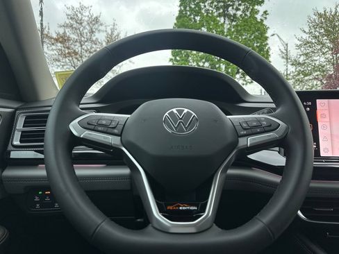New 2026 Volkswagen Atlas Peak Edition AWD/4WD image 7