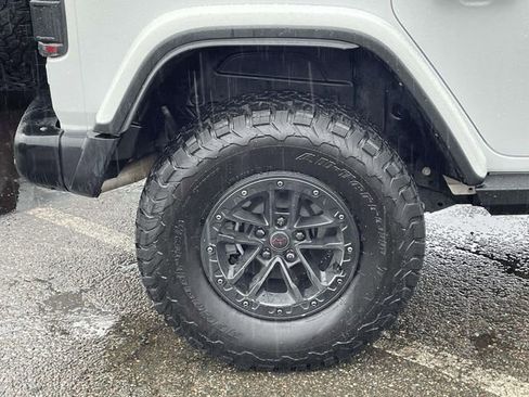 Used 2024 Jeep Wrangler Unlimited Rubicon image 9