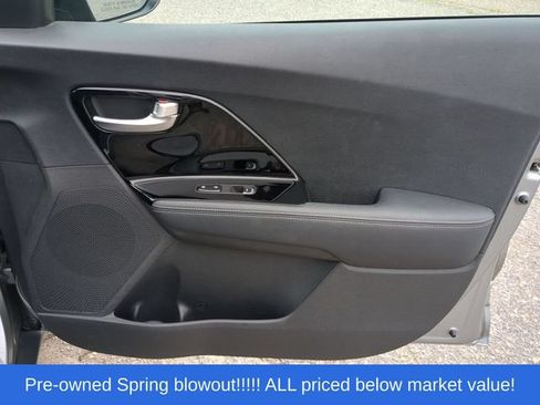 Used 2022 Kia Niro LXS FWD image 45