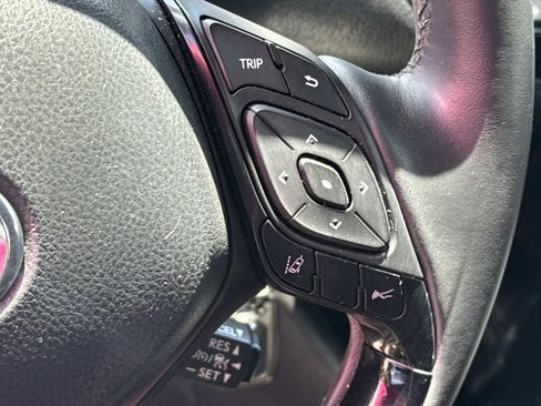 Used 2018 Toyota C-HR XLE image 25