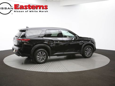 Used 2025 Nissan Pathfinder S image 60