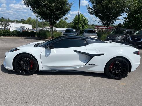 Used 2024 Chevrolet Corvette Z06 RWD image 4