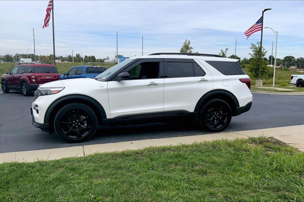 Used 2023 Ford Explorer ST-Line w/ Class IV Trailer Tow Package AWD/4WD image 12