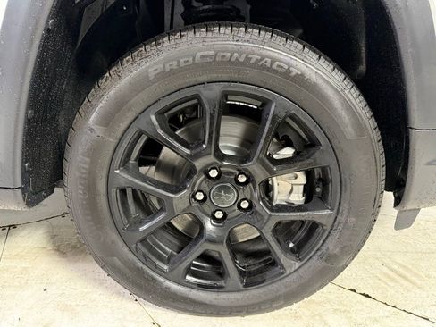 New 2026 Jeep Compass Latitude image 9