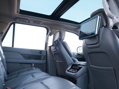 Used 2019 Lincoln Navigator Select w/ Technology Package image 25