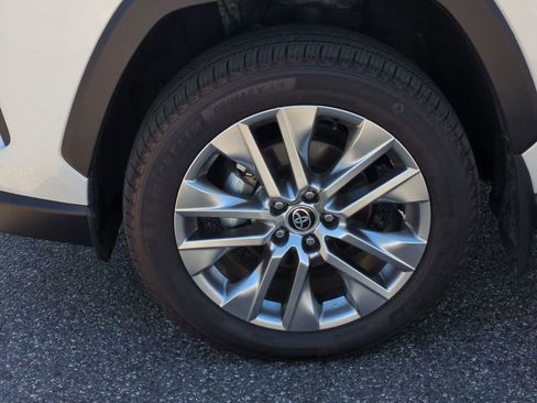 Used 2023 Toyota RAV4 XLE Premium image 11