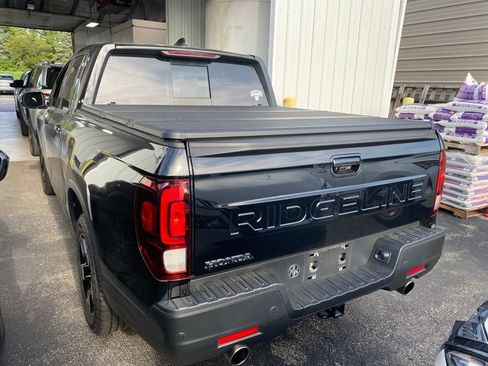 Used 2025 Honda Ridgeline Black Edition image 3