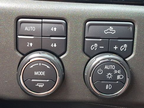Used 2022 Chevrolet Silverado 1500 LT Trail Boss w/ Convenience Package II AWD/4WD image 25