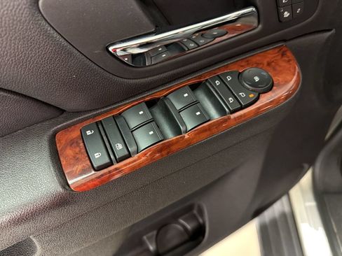Used 2013 Chevrolet Suburban LTZ AWD/4WD image 13